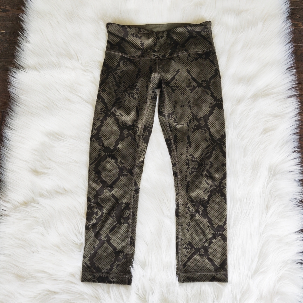 Lululemon snakeskin Wunder Under Crop 